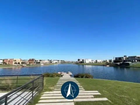 Lote al lago en venta en Carpinchos, Nordelta.
