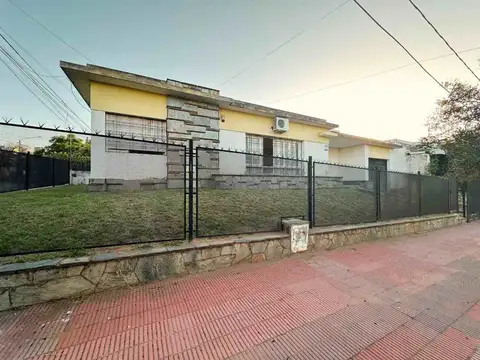 VENTA CASA ESQUINA 3 DOR COCHERA MAIPU 2DA SECCION