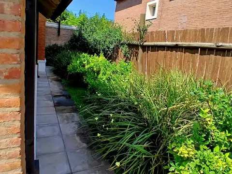 Casa en Venta con 4 cocheras