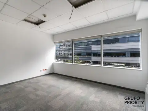 Oficina en alquiler en Puerto Madero con cochera!