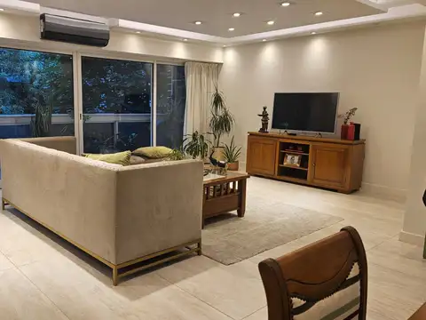 Avenida General Gelly Y Obes 2200, Piso 1