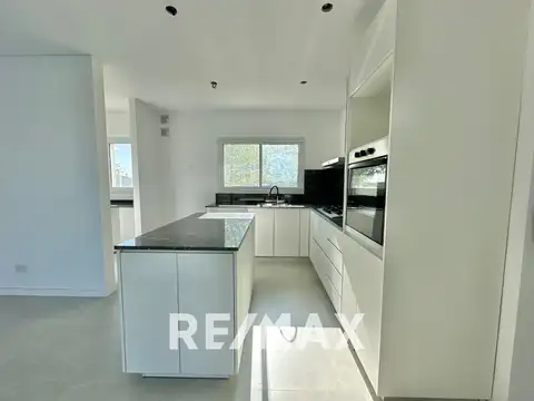 Casa en Venta en El Cantón - Barrio Golf, USD 265.000