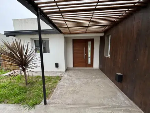 Casa 4 ambientes con 3 baños