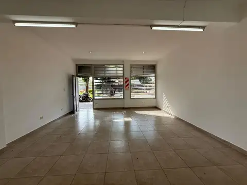 Local en Alquiler en Campana, $ 650.000