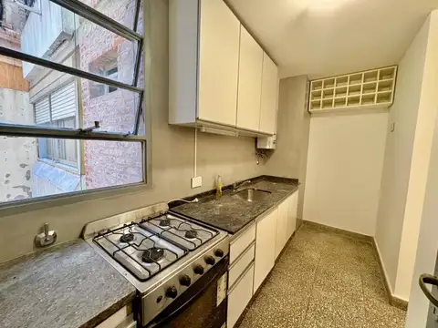 Departamento en venta de tres dormitorios. Balcarce 500