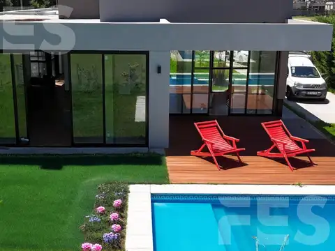 Casa en Venta en Countries y Barrios Cerrados en Esteban Echeverria, USD 339.000