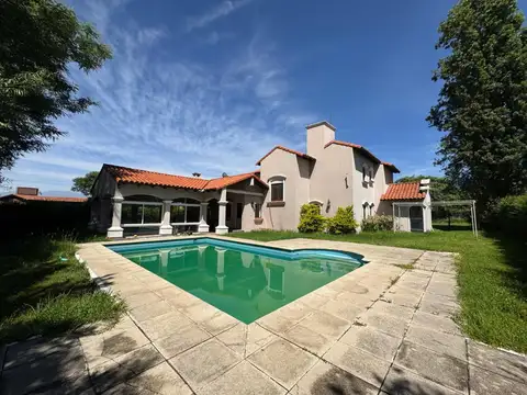 Hermosa casa venta 3 dorm en sute/pileta/qcho Cachi al 1000