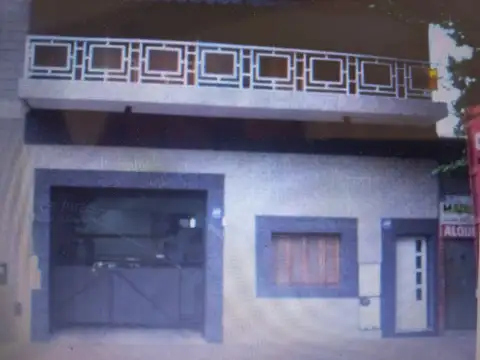 Galpon o Local o taller con vivienda 439m2 3 dorm quincho terraza  sobre lote  866 x 42.96