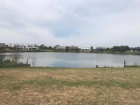 Av de los Lagos El Canton Barrio Golf Terreno a la Venta