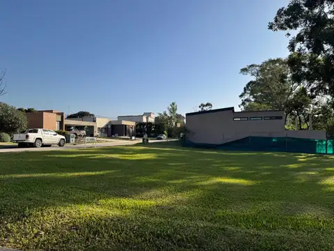 Terreno esquina en venta en Country del Pilar