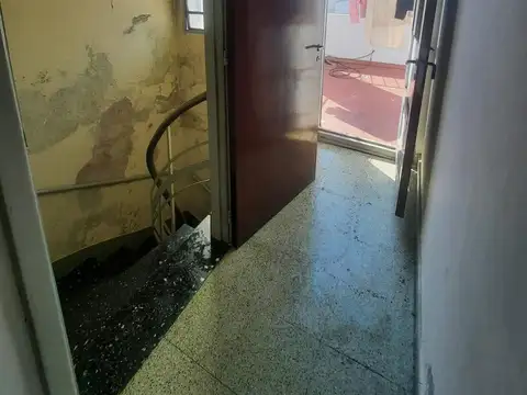 Local y casa en venta en Temperley Este frente a la estacion, ideal comercial