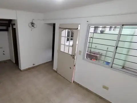 Alquiler Cerca medicina. Duplex pasillo 2 dormitorios. patiecito