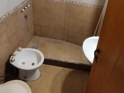 Alquiler Cerca medicina. Duplex pasillo 2 dormitorios. patiecito