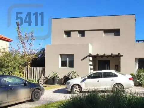 Venta Casa 5 ambientes con Pileta en Exclusivo Barrio Los potrillos