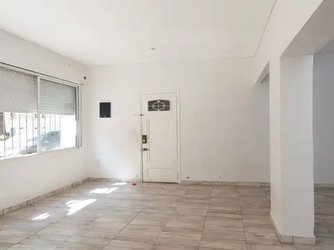 Depto Tipo Casa 3 ambientes con 2 baños