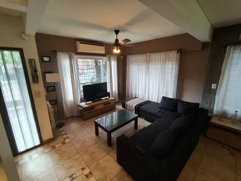 Casa 6 ambientes con 4 baños