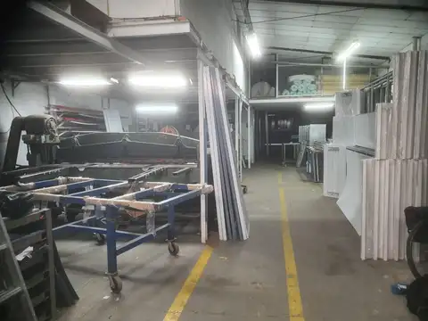 Galpon en Alquiler 44  mts Frente