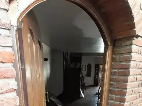 Casa 4 ambientes con 5 baños