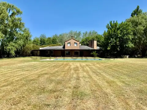 Casa en Venta con 2 cocheras