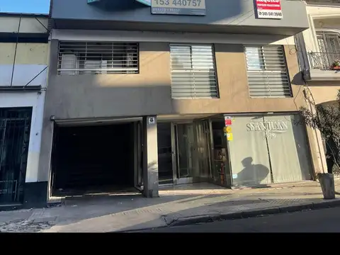 Amplio monoambiente dividido al contrafrente