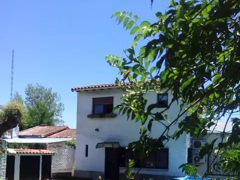 Casa 5 ambientes con 2 baños