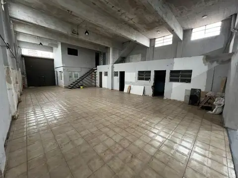 GALPON CON ENTRE PISO Y OFICINA PROXIMO A RUTA 8