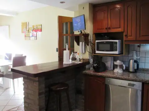 Casa 6 ambientes con 2 baños