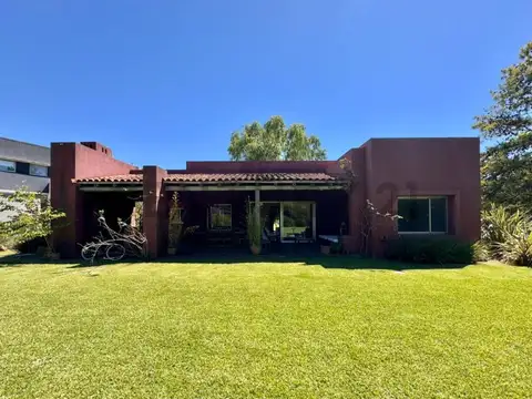 CASA EN VENTA BARRIO LOS CEIBOS. CITY BELL