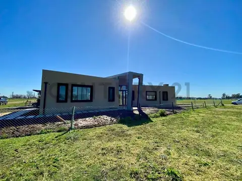 VENTA o PERMUTA - CASA 4 AMBIENTES C/ PARQUE - BARRIO NORTE, TRES PINOS, GENERAL RODRIGUEZ