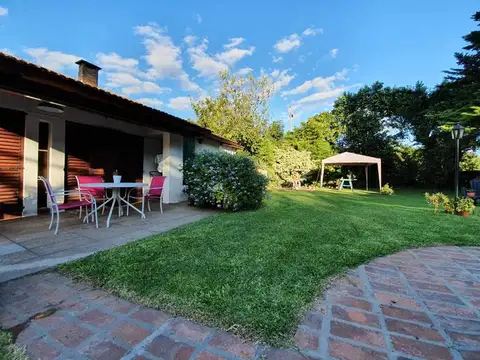 Quinta en Venta en Villa Santos Tesei, USD 300.000