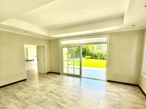 Casa 6 ambientes con 4 baños