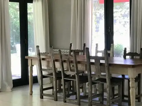 Casa en Venta con 1 cochera