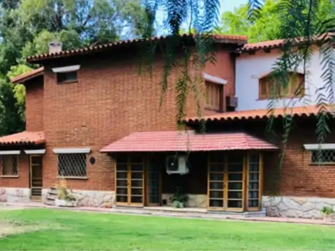 Casa 6 ambientes con 5 baños