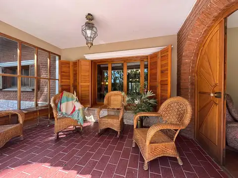 Casa en Venta con 3 cocheras