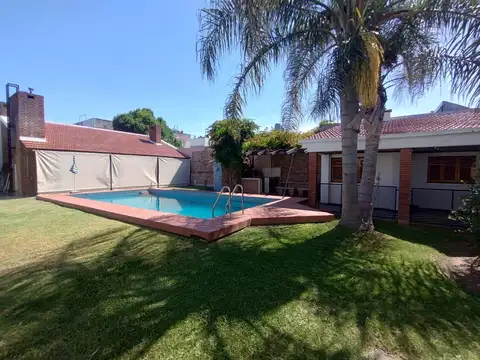 Oportunidad Única: Casa Imponente en Zona Sur, Perfecta para Familias o Instituciones