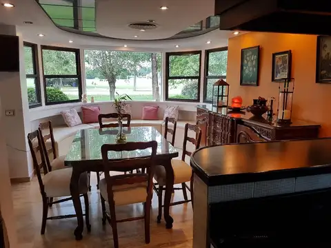 Casa 6 ambientes con 4 baños