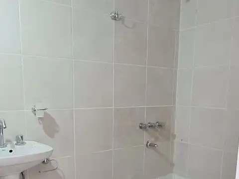 Depto Tipo Casa en Alquiler en Caseros, $ 350.000