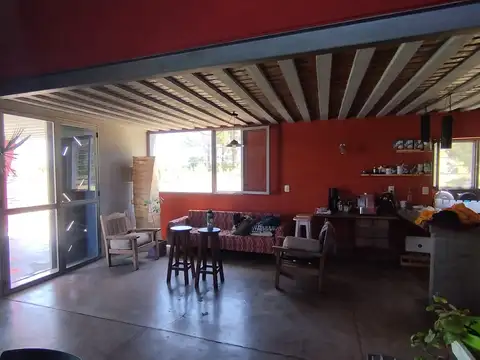 Lindísima y moderna casa de campo (CUBE) ubicada en una zona rural de grandes áreas verdes. Excelentes visuales. Terreno de 3.700 M2 (opción de sumar más superficie)