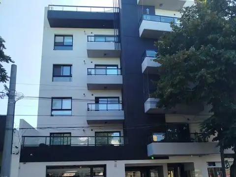 Departamento  en Venta en Victoria centro san fernando, dormitorio en suite, toillete, terraza propia con parrilla y cochera cubierta