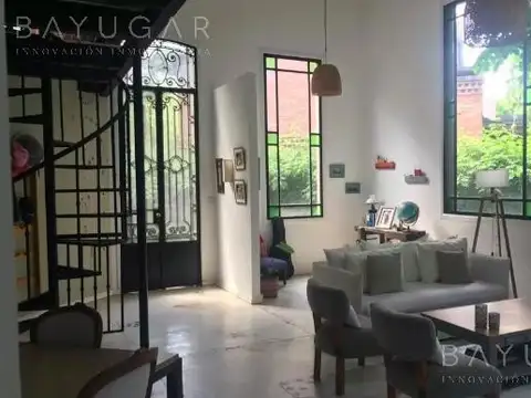 Casa en Venta con 2 cocheras