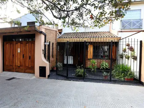 VTA HERMOSA CASA LOTE PROPIO 5 AMB. GARAJE