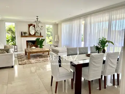 Casa 5 ambientes con 4 baños