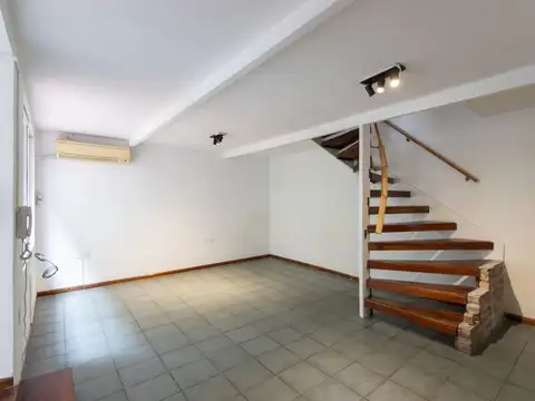 Depto Tipo Casa 3 ambientes con 2 baños