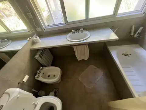 Casa 7 ambientes con 5 baños