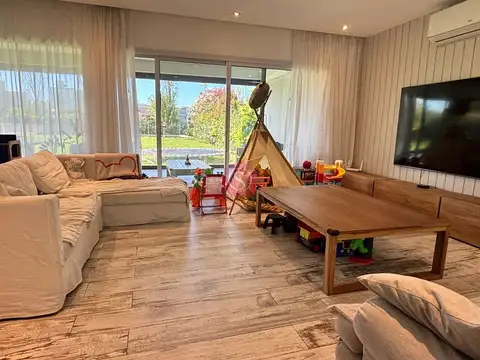 Casa 4 ambientes con 3 baños