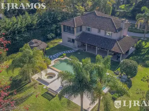 Andrade Barrio Los Naranjos Casa Quinta con pileta y parque