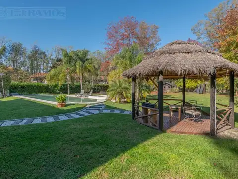 Casa en Venta con 4 cocheras