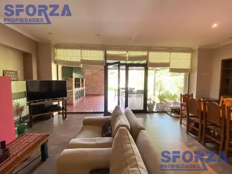 Casa en Venta con 3 cocheras
