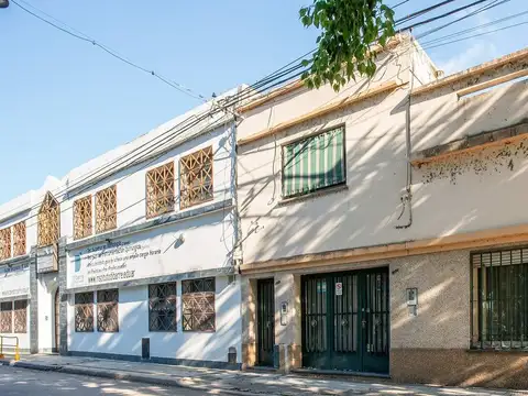CASA DE 3 DORMITORIOS CON COCHERA Y DTO DE PASILLO