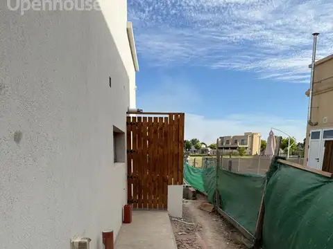 Casa 5 ambientes con 4 baños